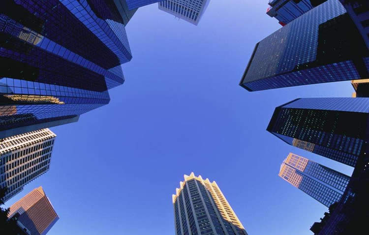 香港人在內(nèi)地買房要申請減免契稅可以讓在香港的親戚代辦嗎？