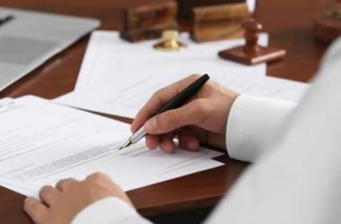 BVI公司投資中國設立公司怎么在香港辦理主體資格證明公證呢？