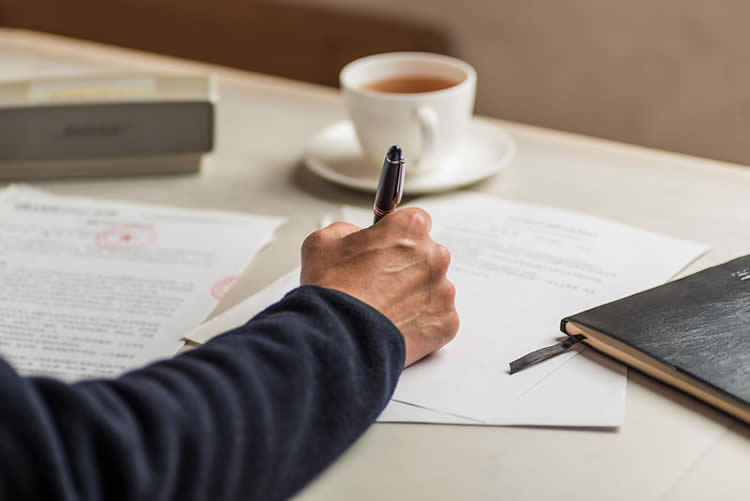 雙方都是內(nèi)地人在香港登記結(jié)婚去不了香港要怎么辦理香港結(jié)婚證公證？