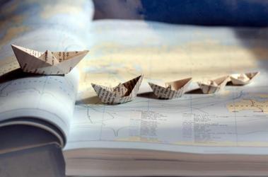 香港人在內(nèi)地與他人發(fā)生借貸糾紛要授權(quán)委托律師訴訟怎么辦理公證呢？