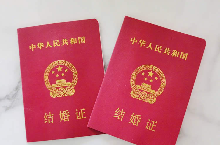 內(nèi)地人士在香港離婚所得的英文離婚判決書(shū)要怎么才能得大陸的認(rèn)可呢？