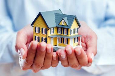 香港人要接受父母贈(zèng)與的大陸房產(chǎn)但人不方便回內(nèi)地要怎么辦理公證？