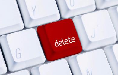 要注銷內(nèi)地戶籍但由于工作關(guān)系請(qǐng)不了假如何在香港做授權(quán)委托書公證？