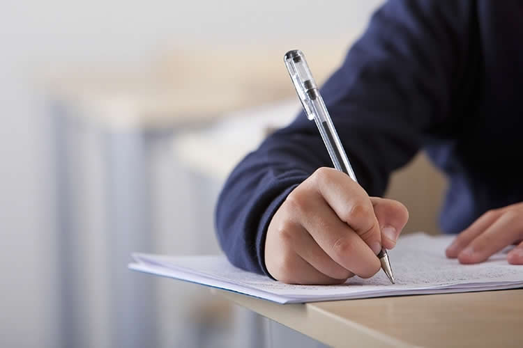 香港公司董事不在香港如何辦理公證用于在深圳設(shè)立外商投資企業(yè)呢？