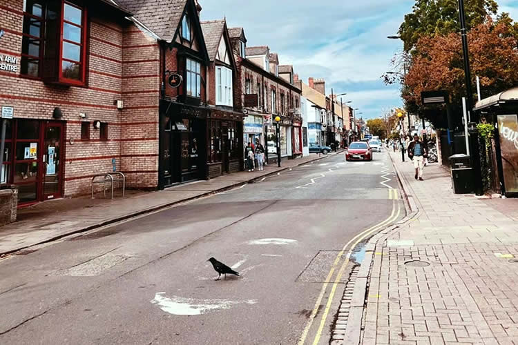 內(nèi)地人和英國(guó)人在香港結(jié)婚怎么辦理轉(zhuǎn)遞公證用于向出入境管理局申請(qǐng)夫妻團(tuán)聚簽證呢？