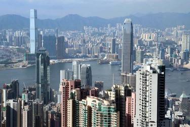 內(nèi)地人注銷戶籍移民香港后又改了名字要如何辦理公證都是同一個(gè)人呢？