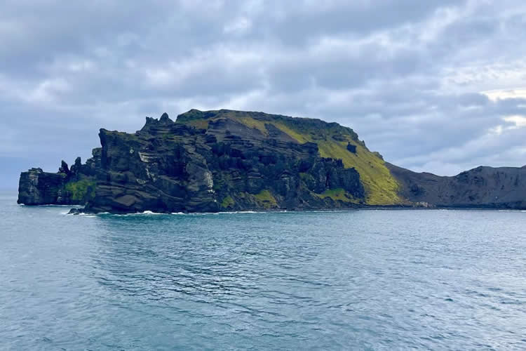 小孩是在香港出生的，如何在內(nèi)地公證處辦理親屬關(guān)系公證書呢？