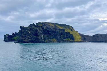 小孩是在香港出生的，如何在內(nèi)地公證處辦理親屬關(guān)系公證書呢？