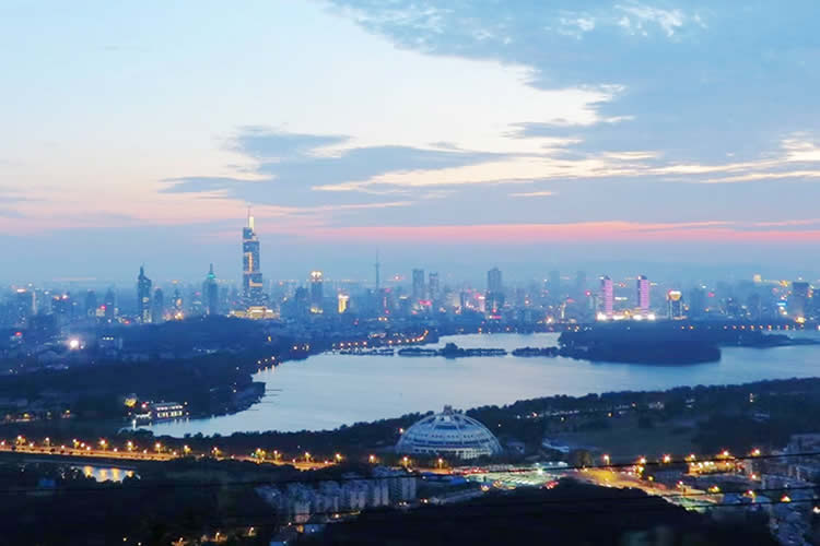 香港公司是廣州一家公司的股東，現(xiàn)香港公司要出售股權(quán)怎么辦理公證手續(xù)呢？