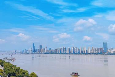 香港人要在深圳辦理房產(chǎn)貸款怎么做無結(jié)婚證明轉(zhuǎn)遞聲明公證書呢？