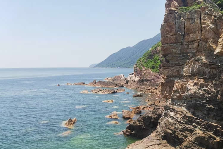 內(nèi)地出生現(xiàn)是臺灣身份要怎么辦理中國無犯罪記錄公證書呢？