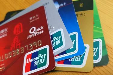 小孩是在香港出生的，現(xiàn)要在深圳銀行開戶怎么辦理母女關系公證書呢？