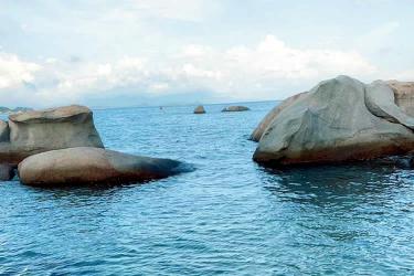 小孩在香港出生后又改了名字怎么公證出生紙是真實的并加蓋轉(zhuǎn)遞章呢？