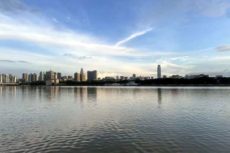 香港公司的董事是臺(tái)灣人怎么做公證用于在北京市收購(gòu)股權(quán)呢？