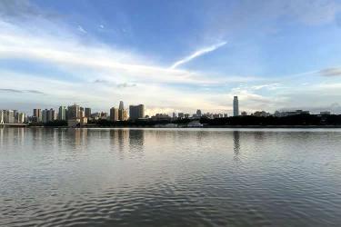 香港公司的董事是臺灣人怎么做公證用于在北京市收購股權(quán)呢？