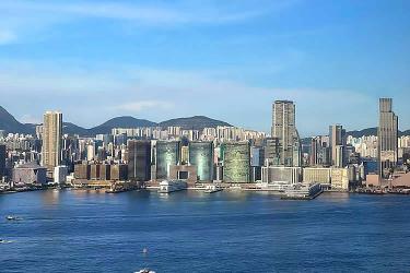 香港公司收購(gòu)深圳公司，工商局所需的中國(guó)委托公證人出具的香港公司轉(zhuǎn)遞公證書要如何辦理？